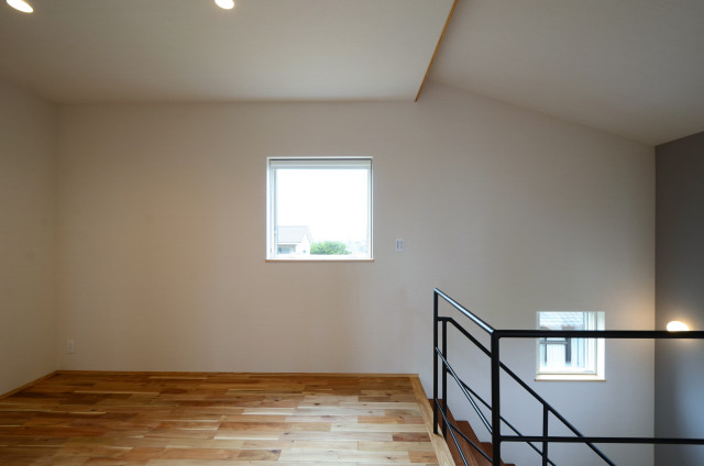 王ヶ崎の家（豊橋市）階段ホール minimalistisch-treppen