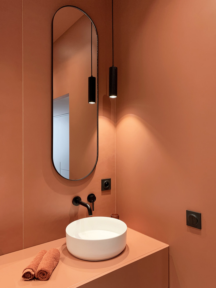 Photo of a mid-sized contemporary bathroom in Paris.