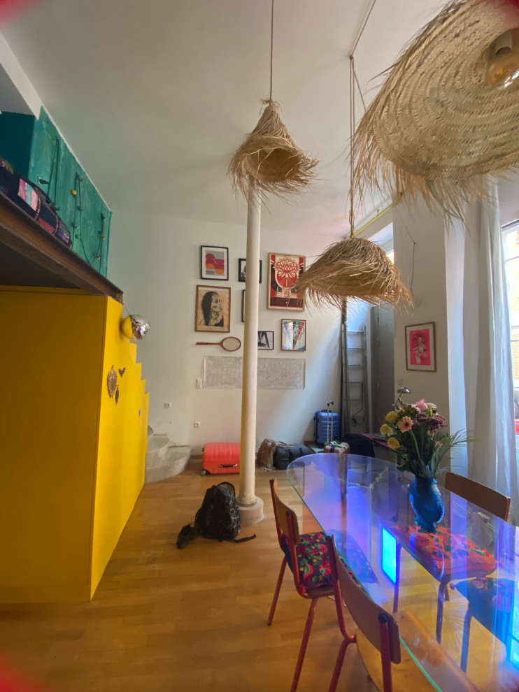 Transformation d'un local en loft brutaliste tropical