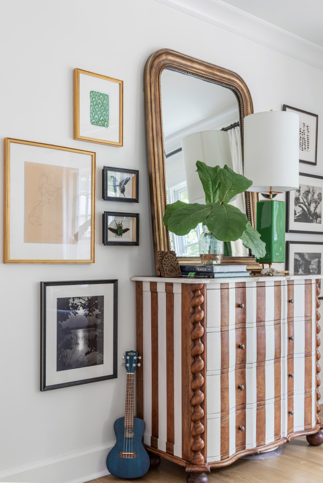 Transitional home design photo in Indianapolis