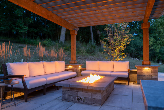 Delafield - Elevated Enhancement contemporary-uteplats