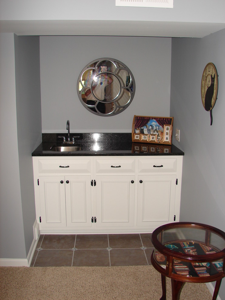 Inspiration for a transitional basement remodel in Chicago