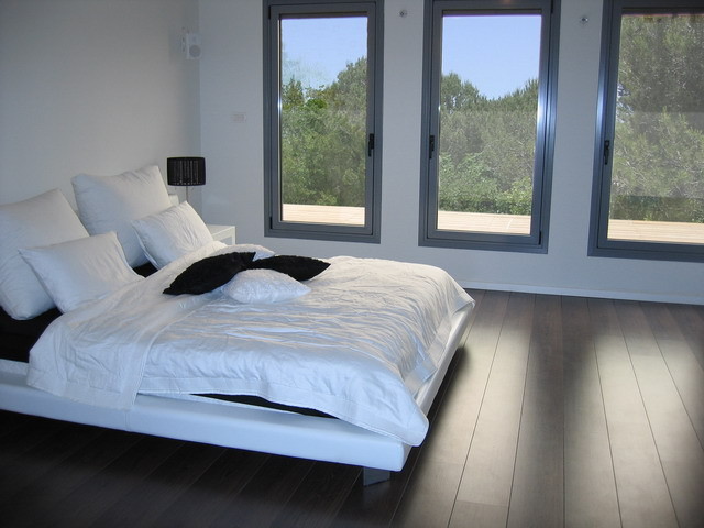 Photo of a modern bedroom in Tel Aviv.
