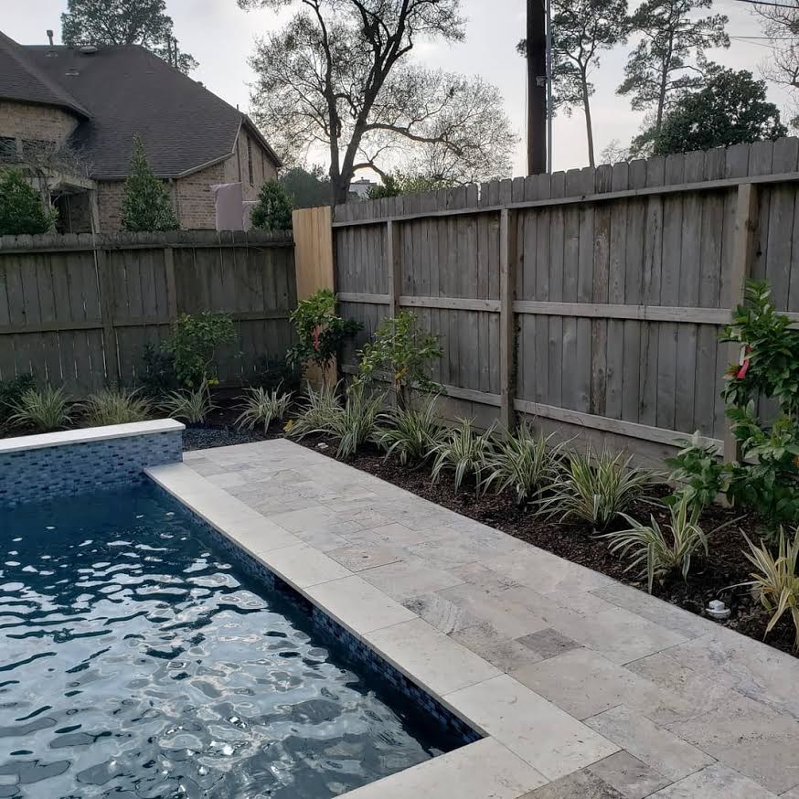 Design ideas for a mid-sized traditional backyard garden in Houston with concrete pavers.