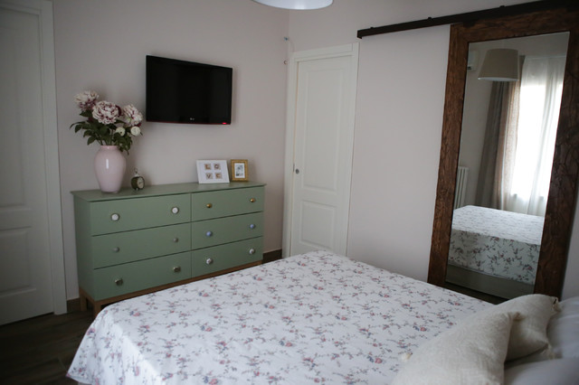 Villa Unifamiliare 130mq shabby-chic-style-bedroom