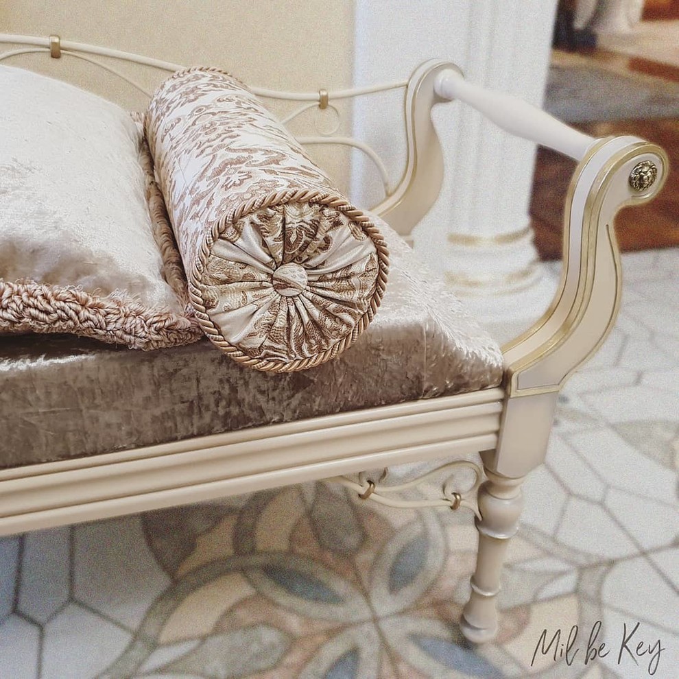 Золочение холла и мебели коттеджа