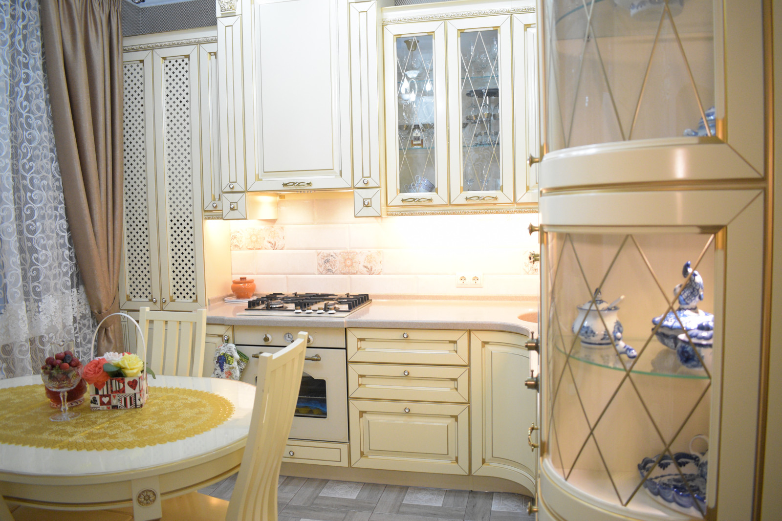 Кухня ЭКО из массива бука с золотой патиной