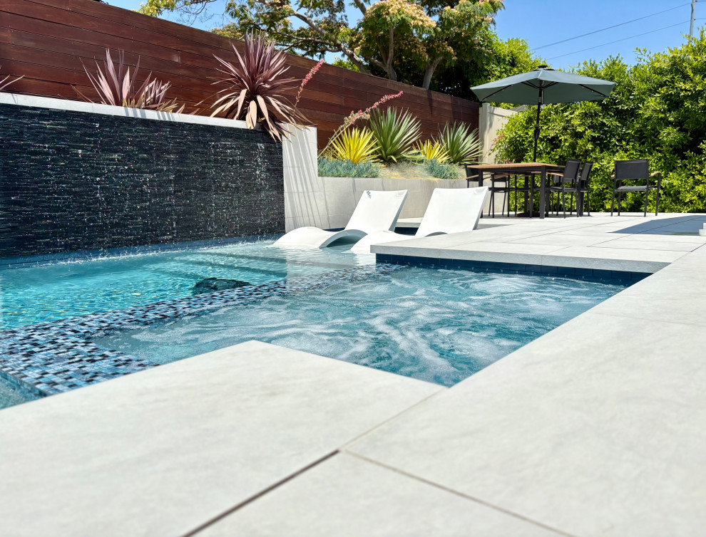 Huntington Beach Pool Lounge