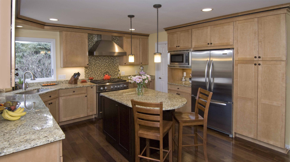 Mid-sized transitional u-shaped dark wood floor eat-in kitchen photo with an undermount sink, shaker cabinets, light wood cabinets, multicolored backsplash, stainless steel appliances and an island