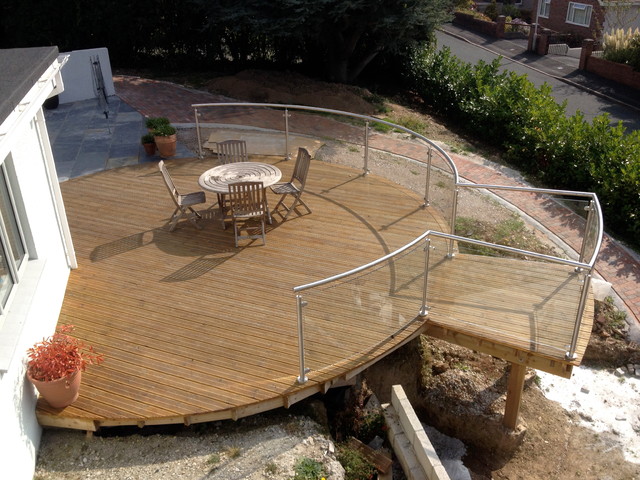Curved glass balustrade contemporary-deck