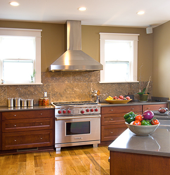 Transitional kitchen photo in Nashville