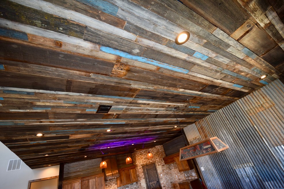 Example of a mountain style home design design in Austin