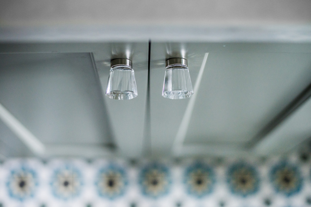 Home design - transitional home design idea in Boston