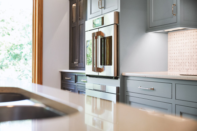 Transitional Kitchen nyklassisk-koekken