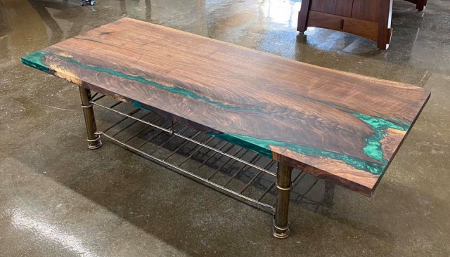 Walnut Green Epoxy Table trendy-dagligstue