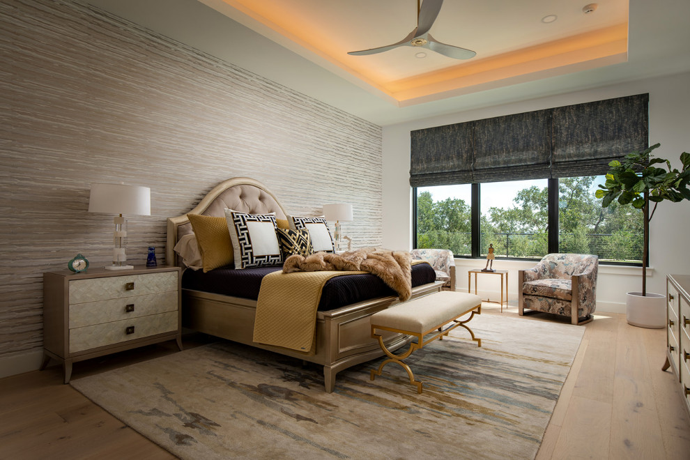 Example of a transitional home design design in Austin