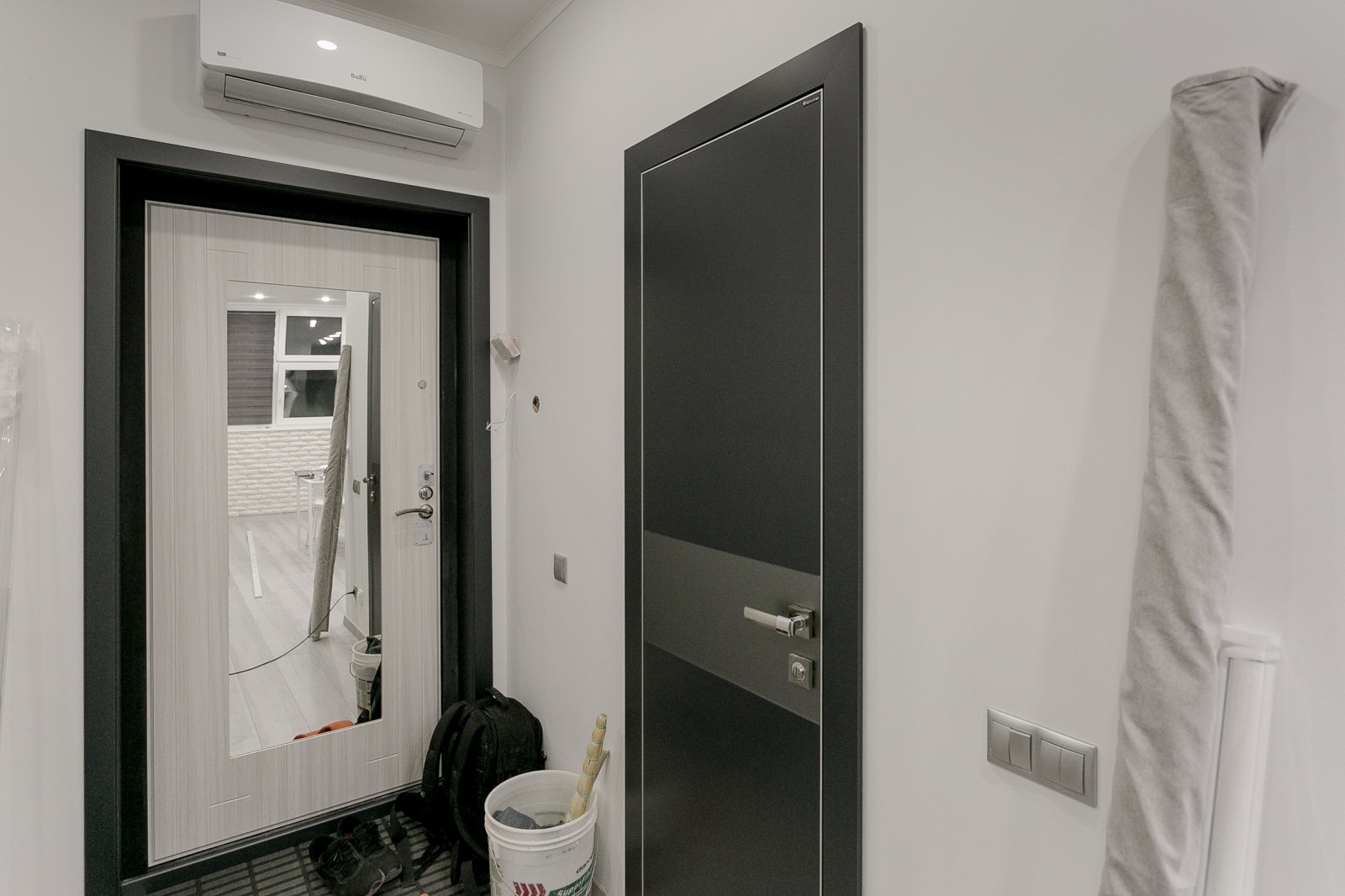 Коридор в квартире-студии