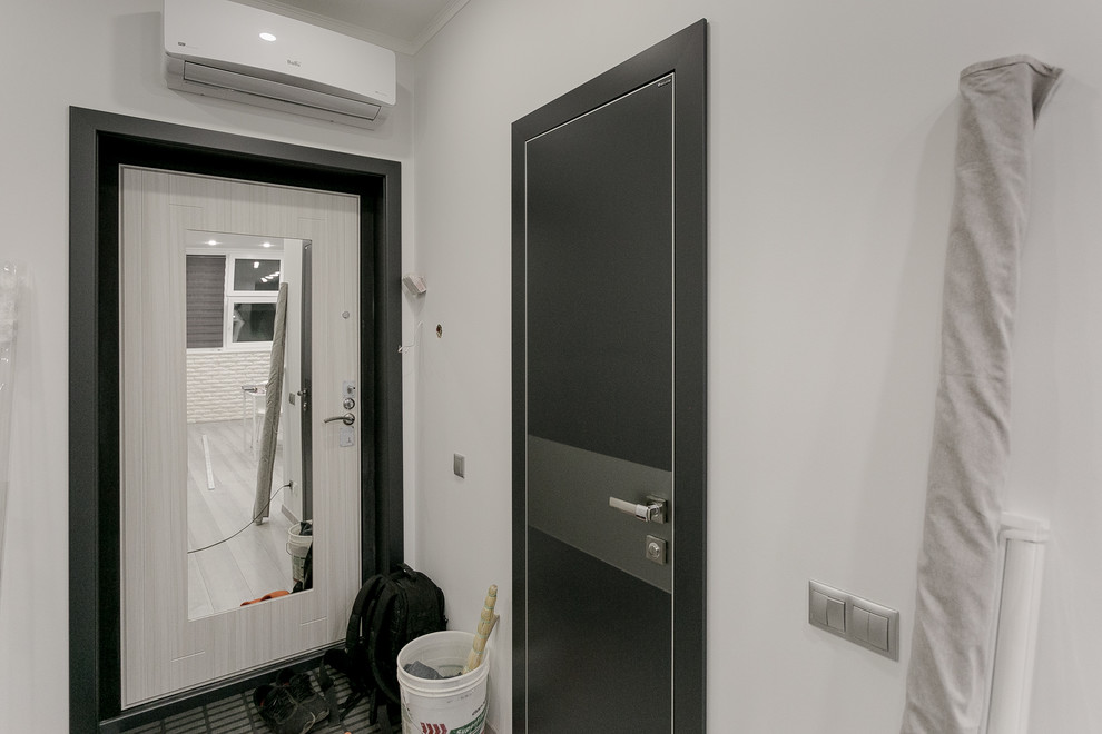 Коридор в квартире-студии