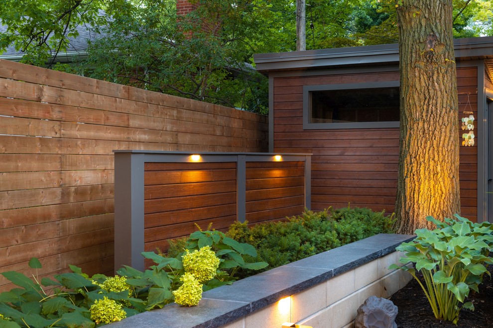 Photo of a transitional backyard landscaping in Toronto.