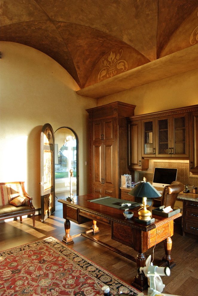 Tuscan home office photo in Austin