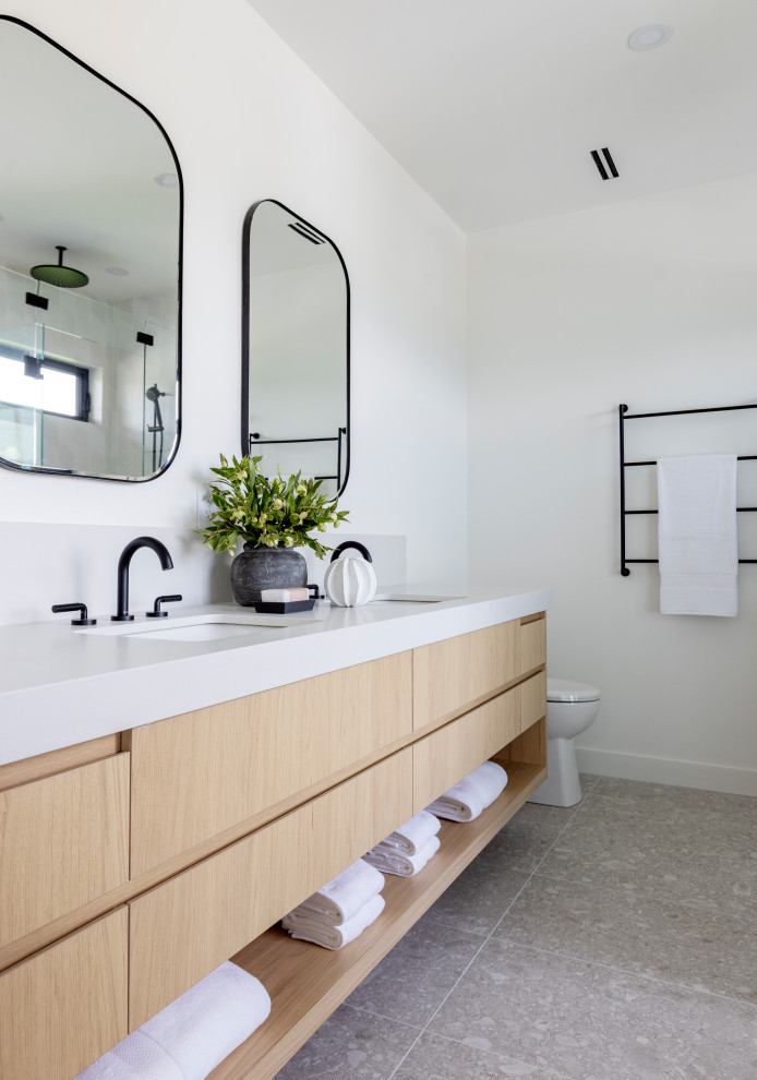 Inspiration for a mid-sized contemporary master bathroom in Vancouver with white walls, grey floor and a shower seat.