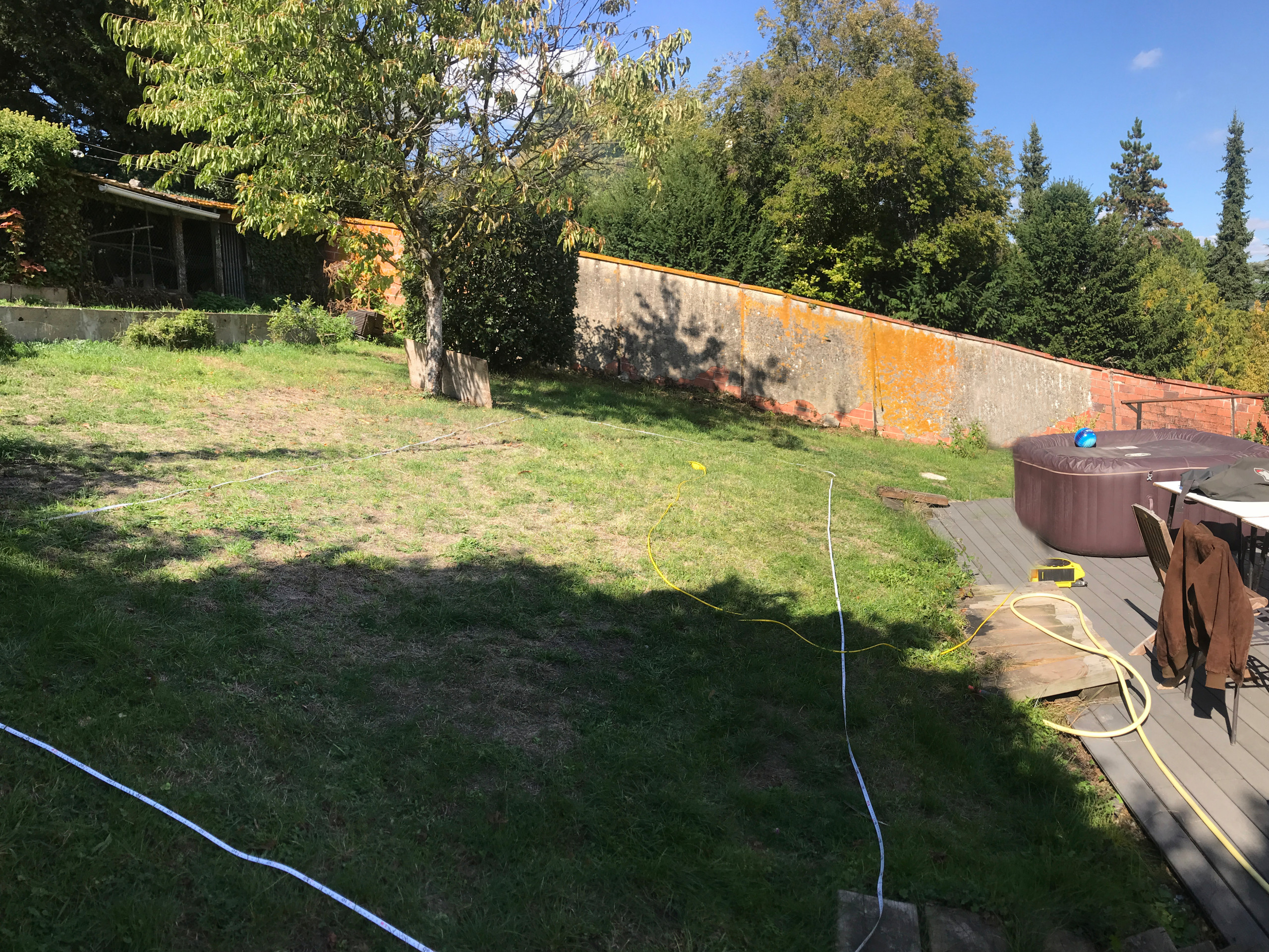 Un jardin en pente d'ambiance méditerranéenne