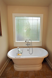 This is an example of a traditional bathroom in Birmingham.