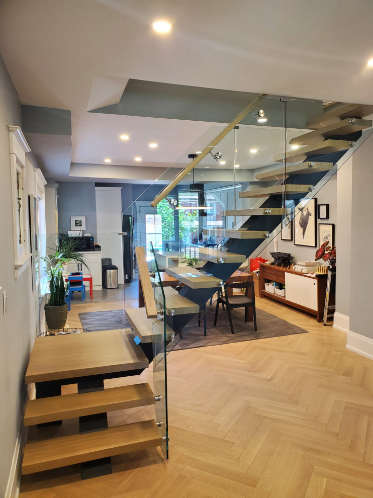 Transitional staircase photo in Toronto