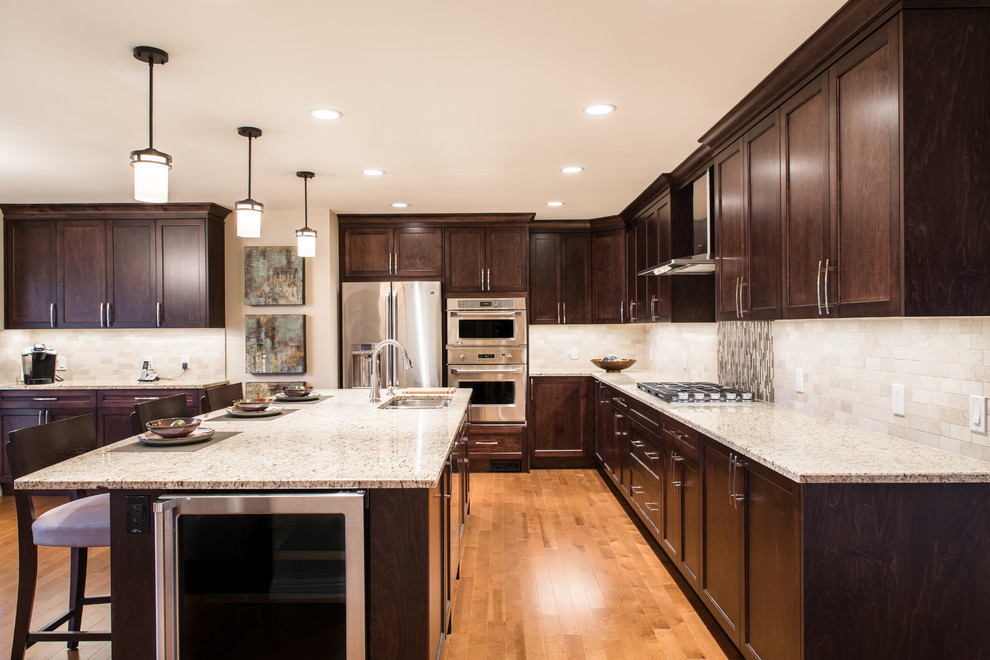 Kitchen - kitchen idea in Calgary