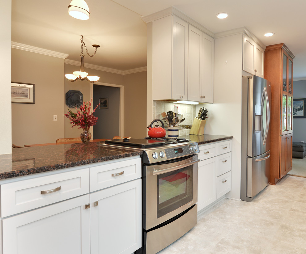 Inspiration for a transitional kitchen remodel in Milwaukee