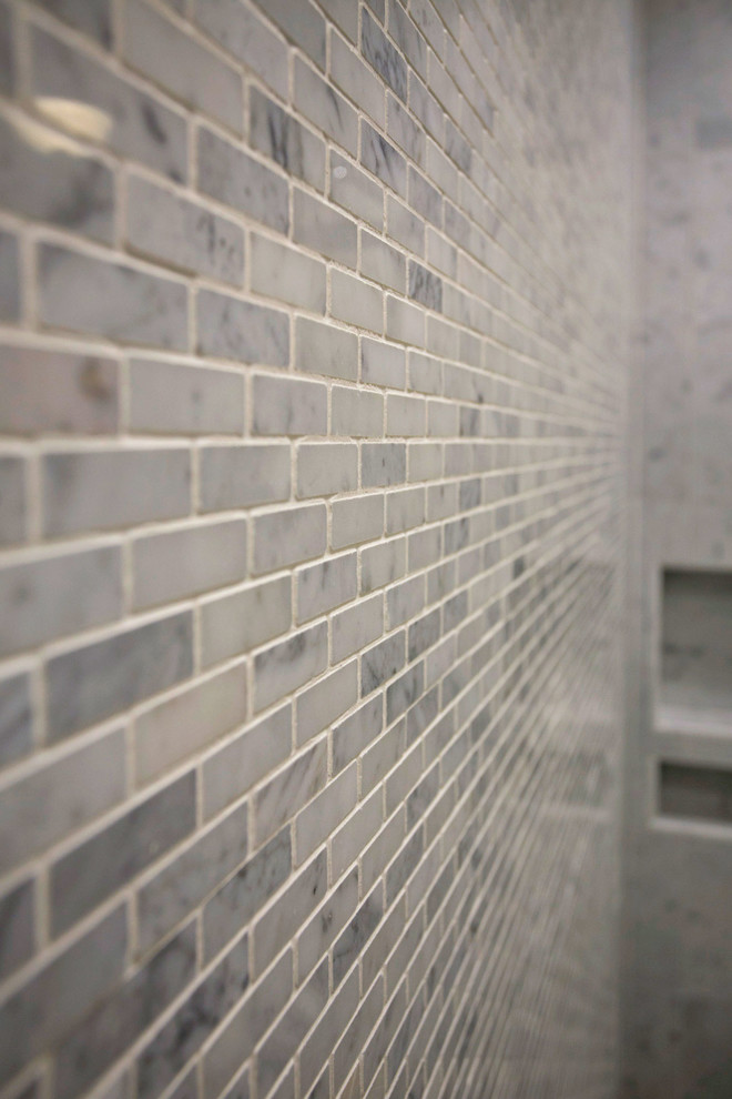 Doorless shower - mid-sized transitional master gray tile and marble tile marble floor doorless shower idea in Chicago with gray walls