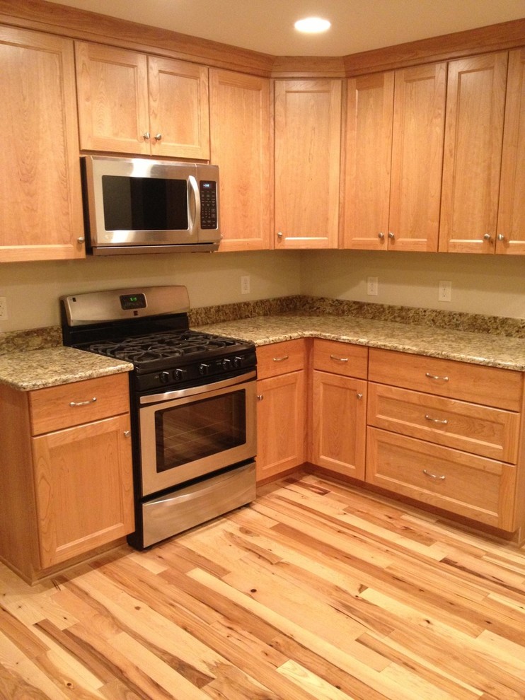 Example of a transitional kitchen design in Milwaukee