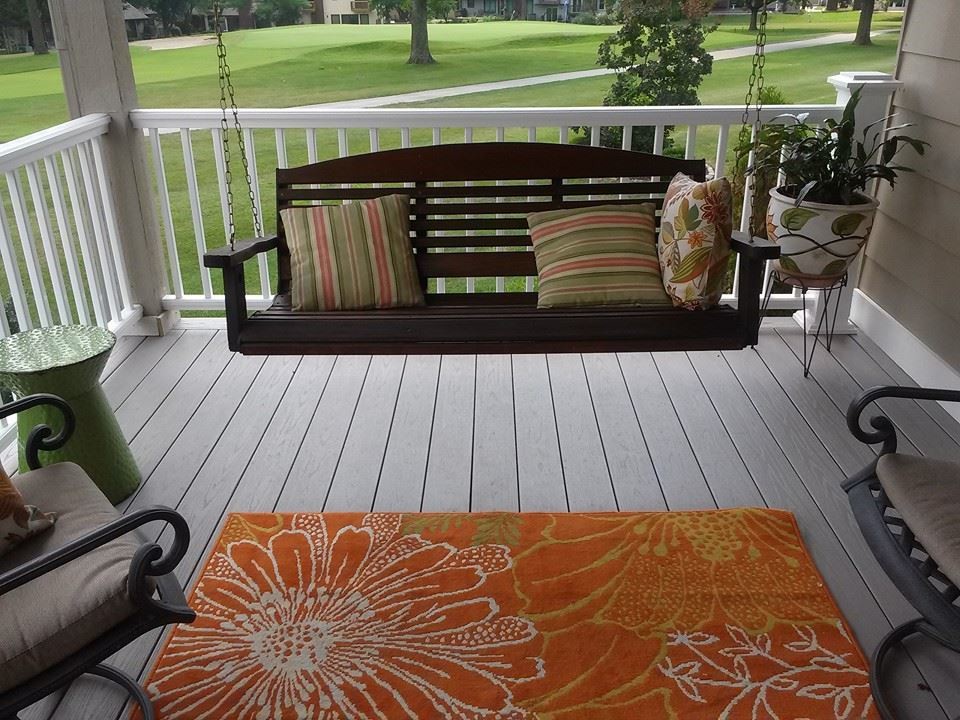 This is an example of a contemporary deck in Kansas City.