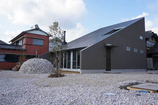 のびやかでカジュアルな家 moderno-fachada