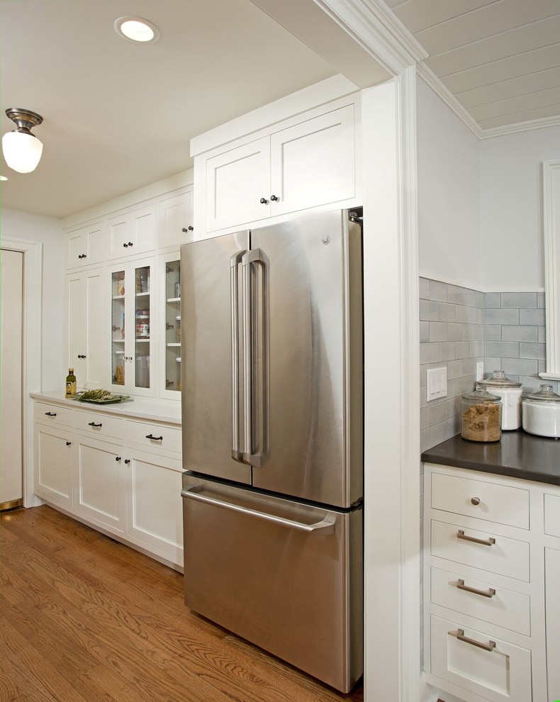Kitchen - transitional kitchen idea