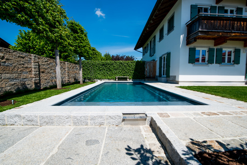 Moderner Pool in München