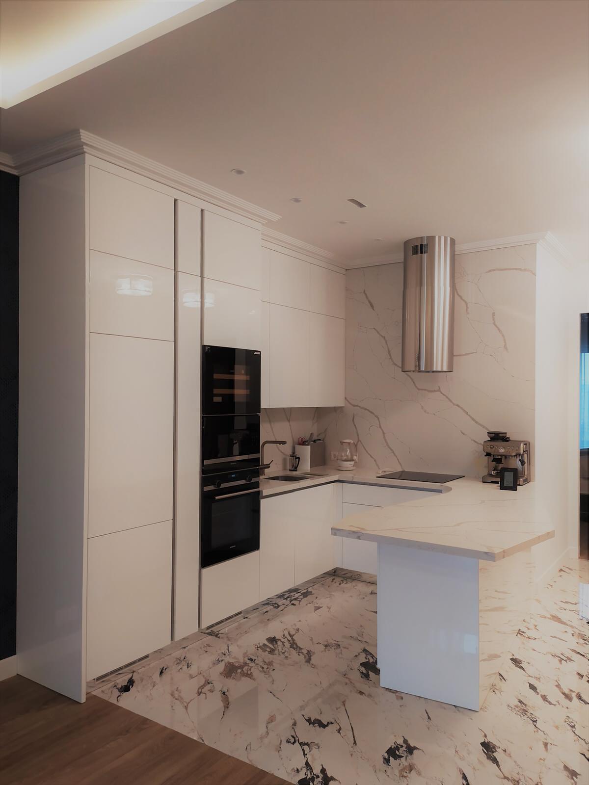 Белый глянец в ЖК Привилегия