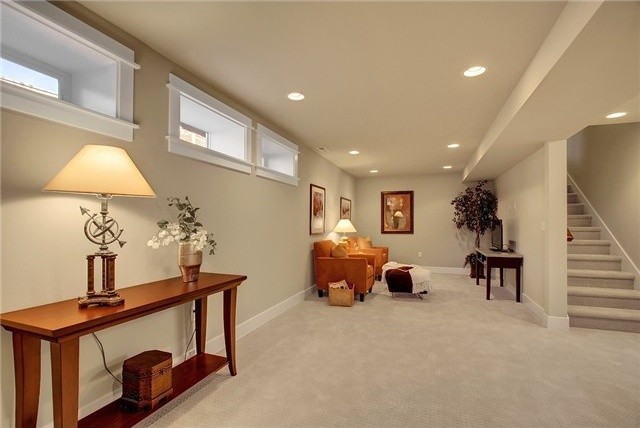 Example of a transitional basement design in Seattle