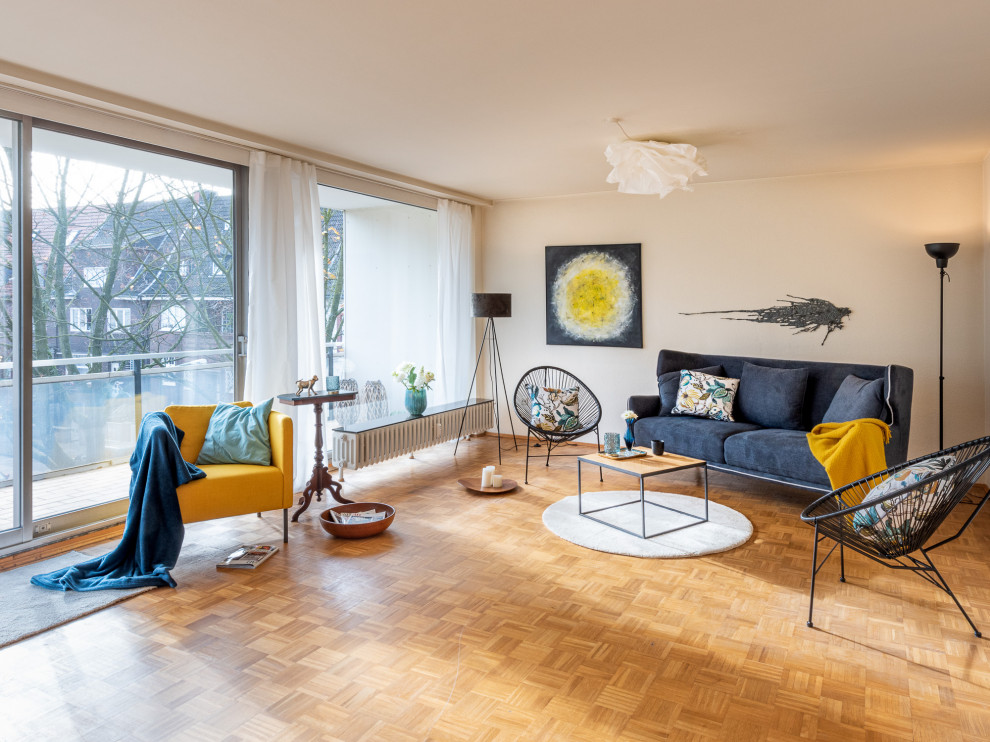Design ideas for a contemporary family room in Essen.