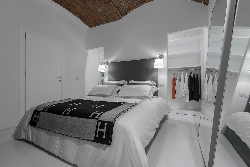 Photo of a mid-sized modern bedroom in Milan with white walls.