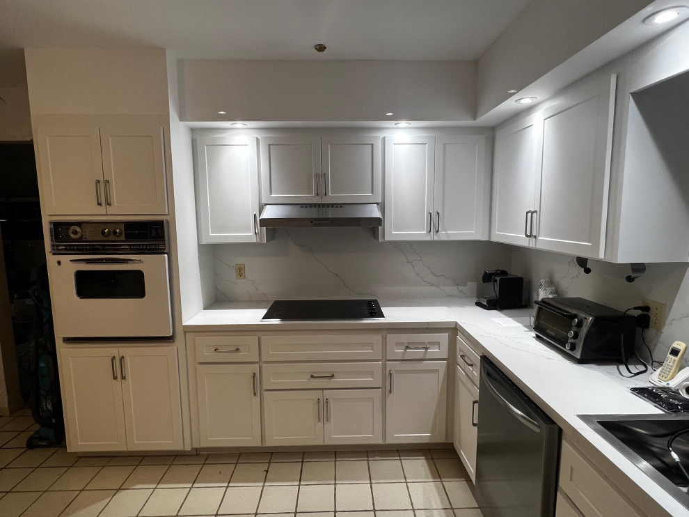 Modern Kitchen Remodel Done in a Shaker Door Modern Kitchen Miami by Kitchen Solvers of