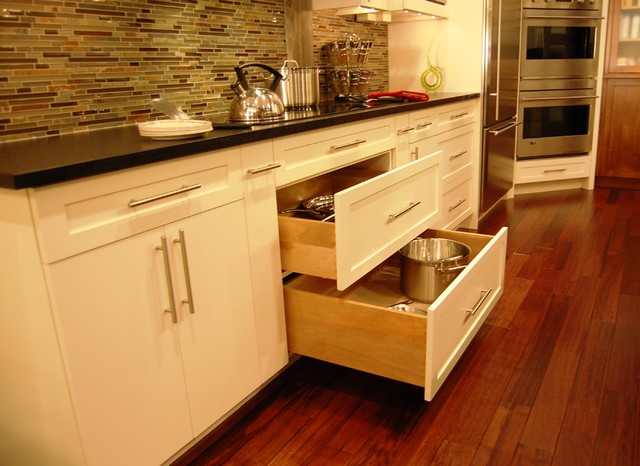 Pot And Pan Drawers Below Cook Top Contemporary Kitchen