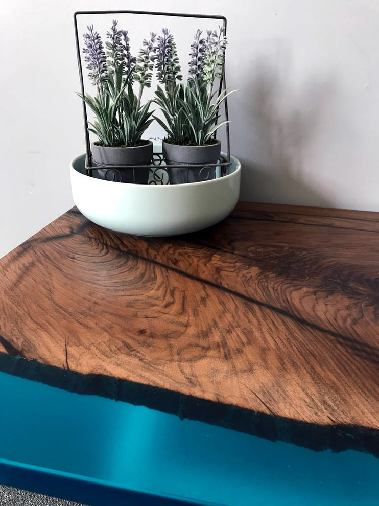 Cтол из слэба английского дуба, в сочитании с эпоксидной смолой