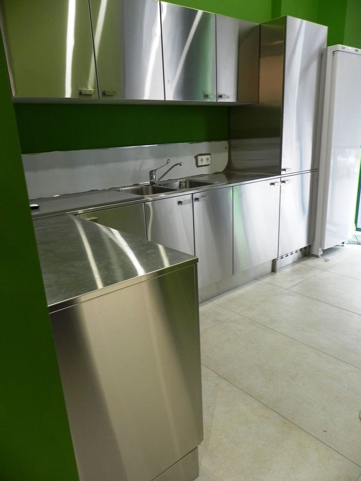 Кухни из нержавеющей стали