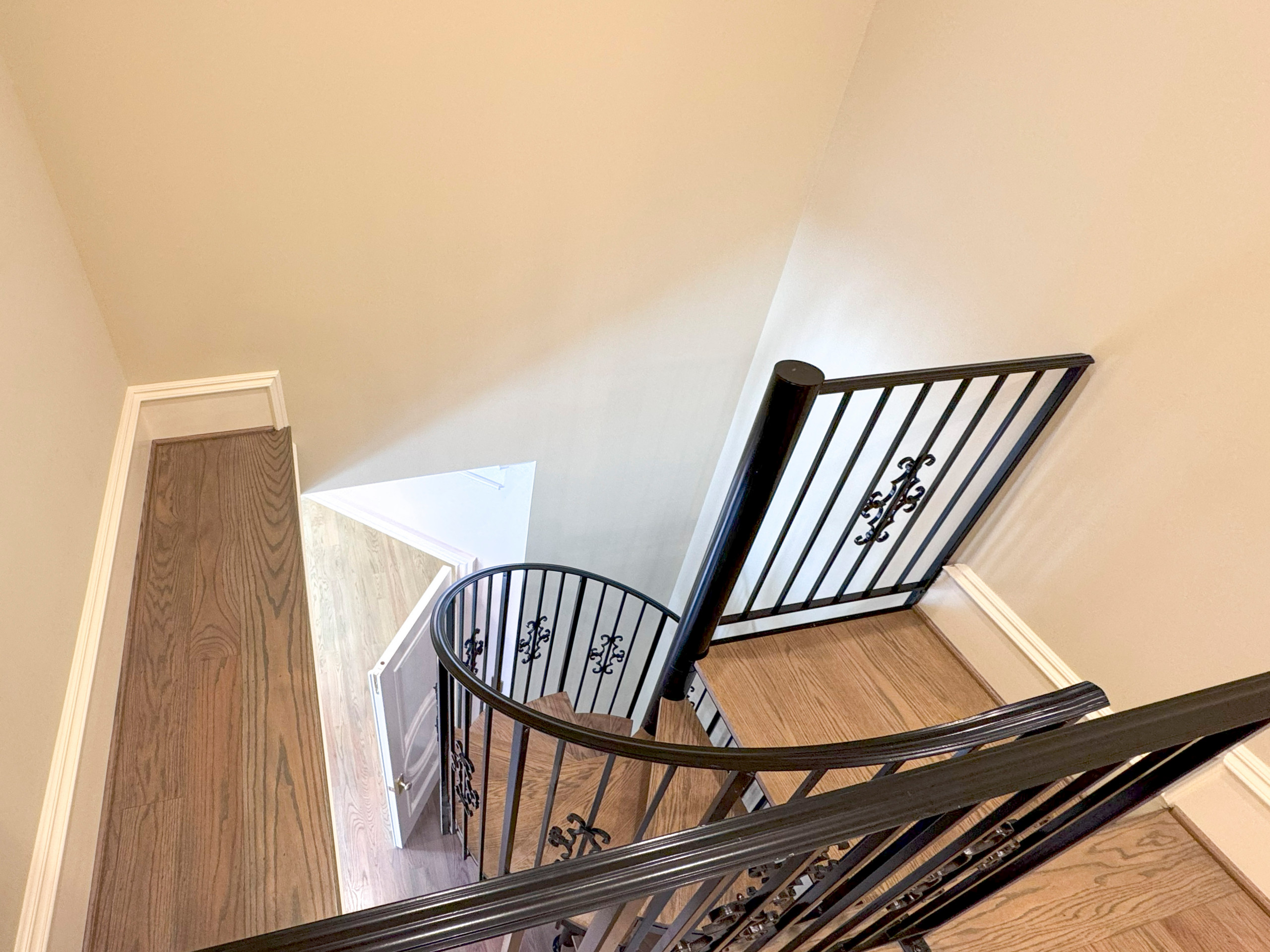 135_Vibrant Staircase with Touch of Historic Grandeur, Great Falls, VA 22066
