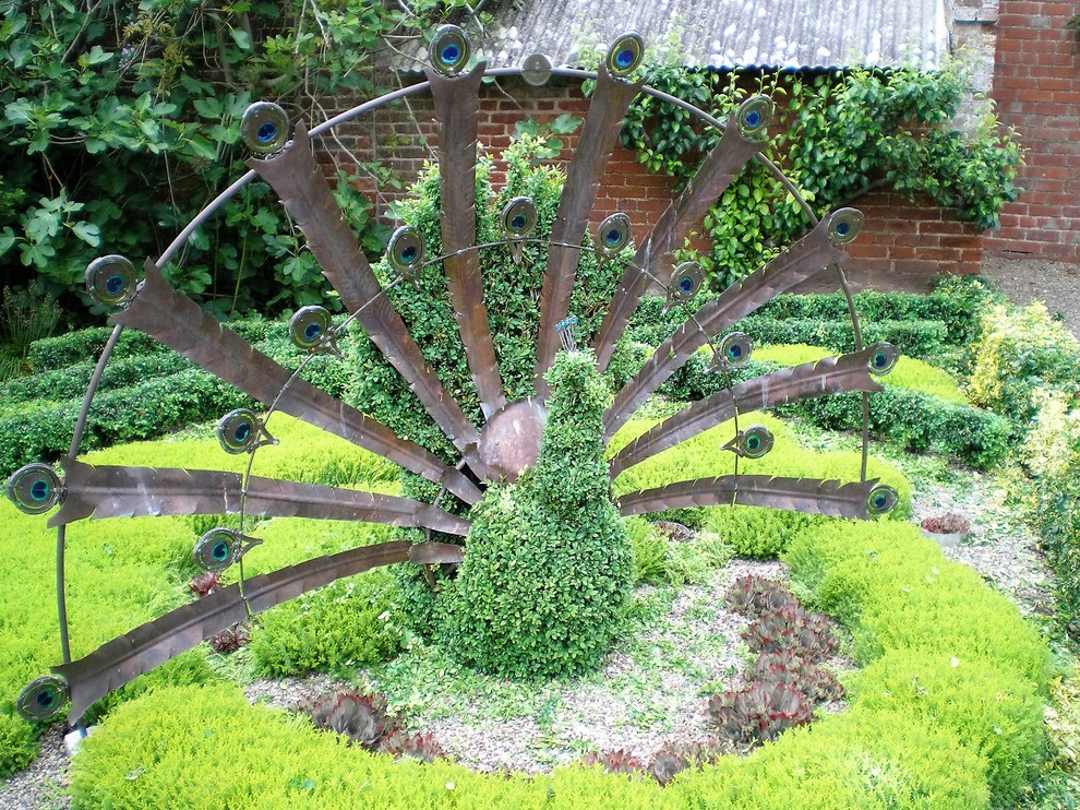 32 идеи с фото для оригинального украшения сада своими руками