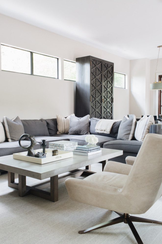 Example of a transitional home design design in Austin