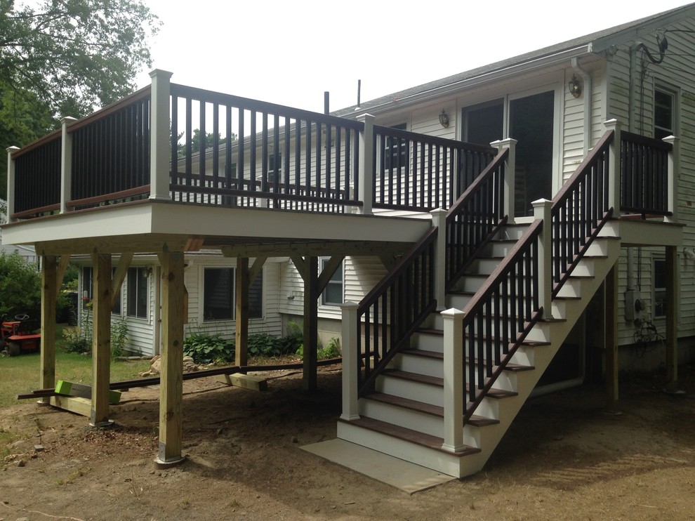 Mid-sized elegant backyard deck photo