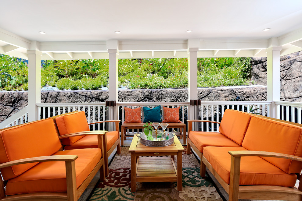 Inspiration for a mid-sized arts and crafts backyard deck in Hawaii with a roof extension.