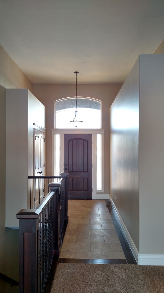 Entryway - transitional entryway idea